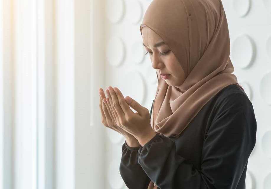 Rabbi La Tazarni Fardan Dua Urdu Hindi